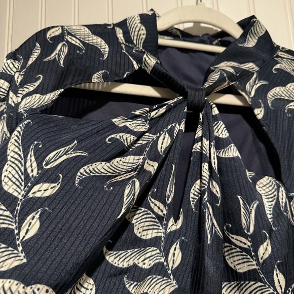 Lane Bryant Navy Blue Floral Keyhole Blouse Plus Size 18 - Picture 4 of 7